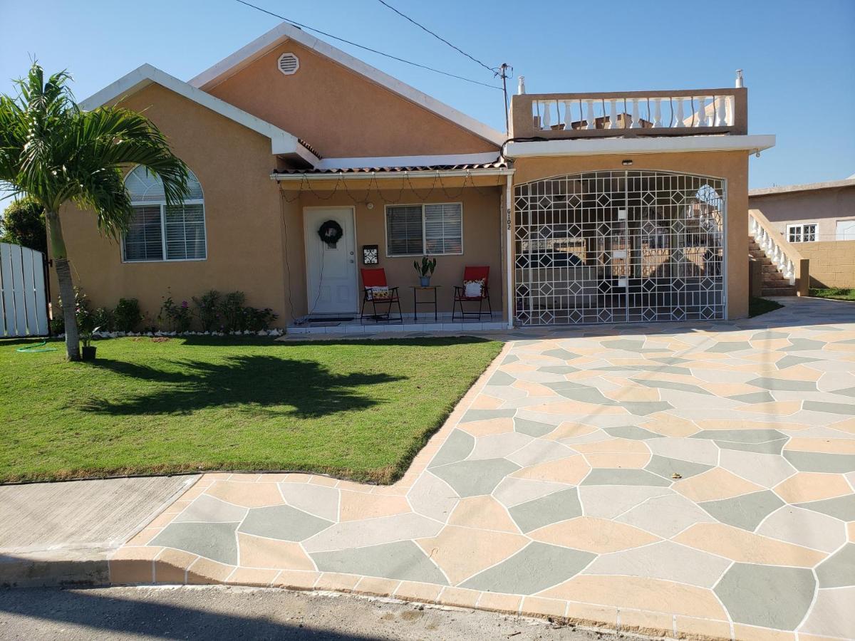 Irie Hideaway - Private Studio In Gated Community --Caribbean Estates, Portmore Apartment Exterior photo