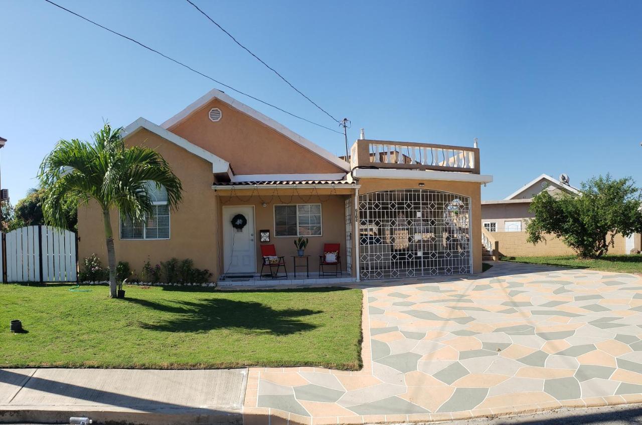 Irie Hideaway - Private Studio In Gated Community --Caribbean Estates, Portmore Apartment Exterior photo